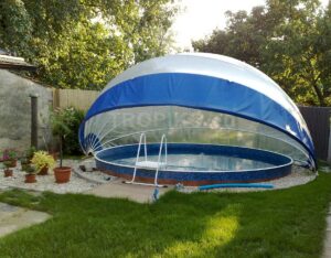 La cubierta TROPIKO garantiza agua cálida y cristalina, proporcionando un placer de baño prolongado. Apta para piscinas de jardín elevadas y enterradas (circulares/redondas).