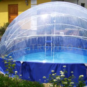 La cubierta TROPIKO garantiza agua cálida y cristalina, proporcionando un placer de baño prolongado. Apta para piscinas de jardín elevadas y enterradas (circulares/redondas).